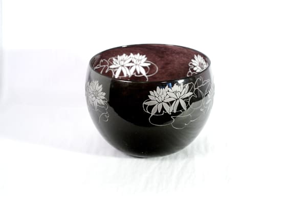 A bowl with white flowers on it